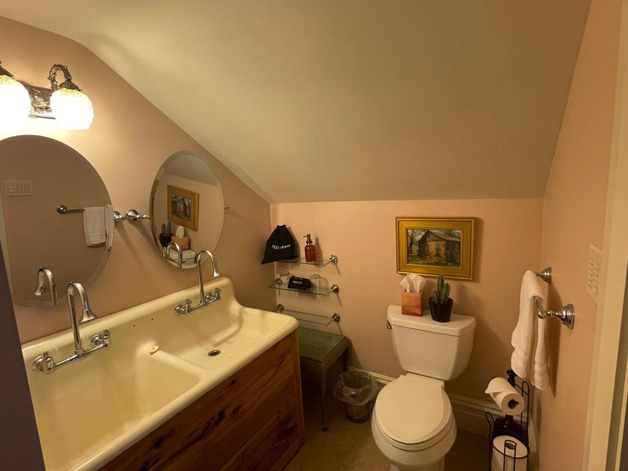 Hollinger House Bed & Breakfast 3*