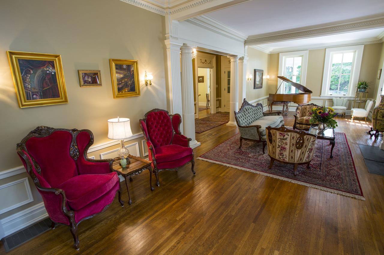 Hollinger House Bed & Breakfast 3*